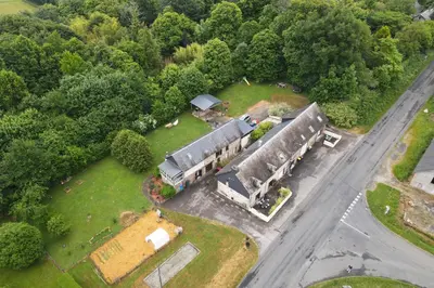 Vue panoramique sur l'établissement Les gîtes du Gauliat