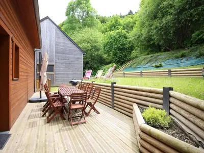 Jardin de l'établissement Chalet moderne 92m², Wi-Fi, proche Mont-Dore - FR-1-608-206