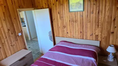 Un ou plusieurs lits dans un hébergement de l'établissement maison a la campagne avec piscine