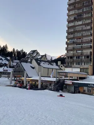 L'établissement LA Marmotte ensoleillé centre ville 15mn LIORAN en hiver