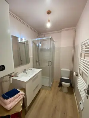 Salle de bains dans l'établissement LA Marmotte ensoleillé centre ville 15mn LIORAN
