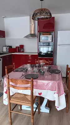 Cuisine ou kitchenette dans l'établissement MAISON OSSATURE BOIS