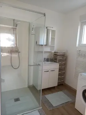 Salle de bains dans l'établissement MAISON OSSATURE BOIS