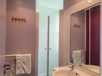 Salle de bains dans l'établissement Auberge du Bois de l'étang - Motel les Tilleuls