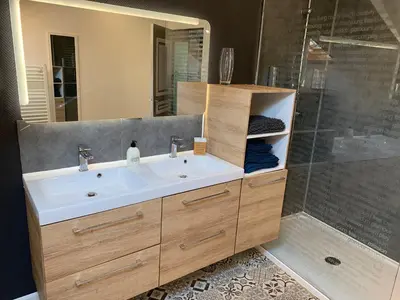 Salle de bains dans l'établissement Villa au bord de la Rivièr