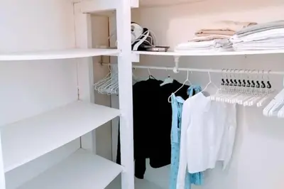 Plan de l'établissement Appartement rouge avec jardin