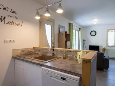 Cuisine ou kitchenette dans l'établissement Maison indépendante avec Wi-Fi et parking à Auriac-du-Périgord - FR-1-616-202