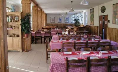 Restaurant ou autre lieu de restauration dans l'établissement Glynns at Club Correze