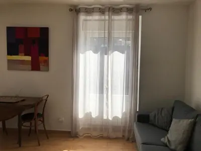 Coin salon dans l'établissement Grand Studio Manon en coeur de ville pour 2 p