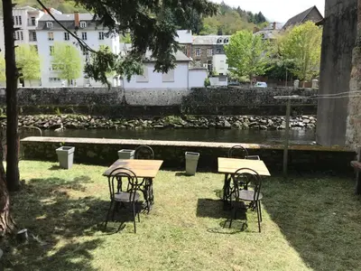 Jardin de l'établissement Appartement Marion en coeur de ville 2 à 4 personnes