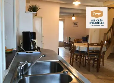 Cuisine ou kitchenette dans l'établissement Maison entière feytiat