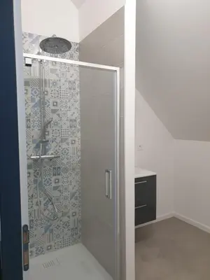Salle de bains dans l'établissement Gîte Lepetit Sabotier grande capacité Puy de Dôme