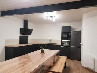 Cuisine ou kitchenette dans l'établissement Gîte Lepetit Sabotier grande capacité Puy de Dôme