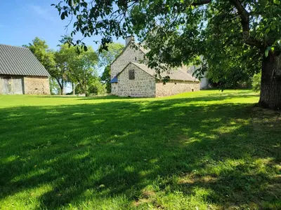 Jardin de l'établissement Gîte Lepetit Sabotier grande capacité Puy de Dôme