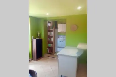 Cuisine ou kitchenette dans l'établissement Gîte chaleureux avec jacuzzi