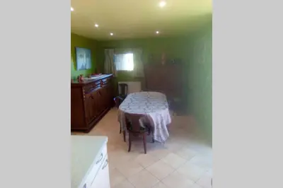 Cuisine ou kitchenette dans l'établissement Gîte chaleureux avec jacuzzi