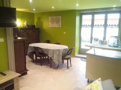 Cuisine ou kitchenette dans l'établissement Gîte chaleureux avec jacuzzi