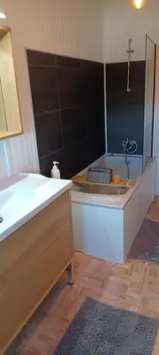 Salle de bains dans l'établissement Résidence de Suzanne Gîte avec sauna privatif