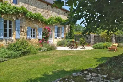 Jardin de l'établissement Gîte écologique en vallée de la Dordogne Lotoise