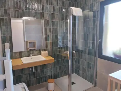 Salle de bains dans l'établissement Logis Hôtel Restaurant Cruzel