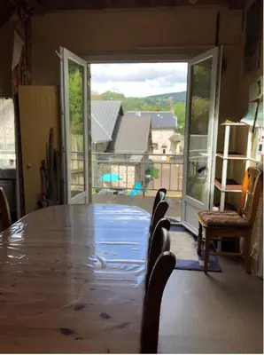 Vue générale sur la montagne ou vue sur la montagne depuis le chalet