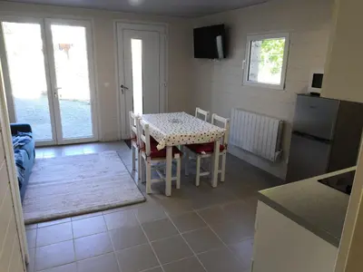 Cuisine ou kitchenette dans l'établissement Studio Bellevue