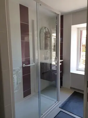 Salle de bains dans l'établissement T2 CHEZ LE MARECHAL à NEBOUZAT