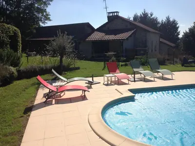 Piscine de l'établissement Le gîte du mas avec piscine ou située à proximité