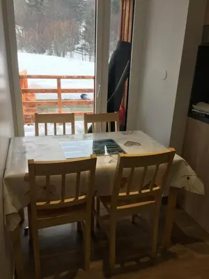 Télévision ou salle de divertissement dans l'établissement LE DOMAINE DE LA LOUVE BLANCHE