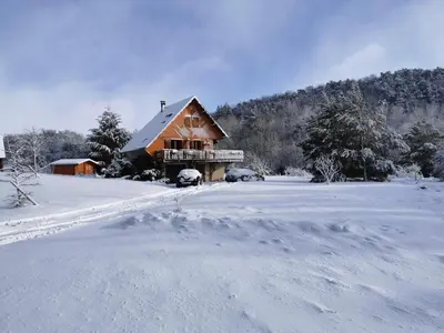 L'établissement Chalet entre lac et volcan en hiver