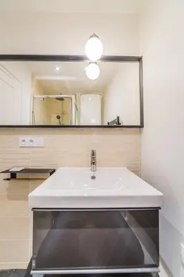Salle de bains dans l'établissement Le Contemporain - 1 Chambre