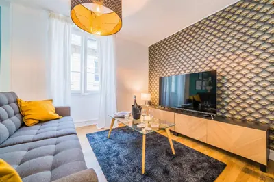 Télévision ou salle de divertissement dans l'établissement Le Contemporain - 1 Chambre