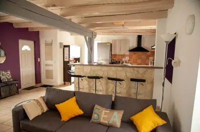 Cuisine ou kitchenette dans l'établissement Maison de village à Puybrun