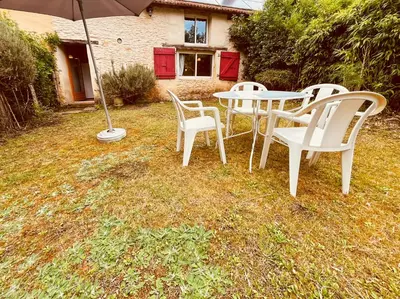 Jardin de l'établissement Maison chaleureuse au coeur de la nature Montignac Lascaux Dordogne 4 pers