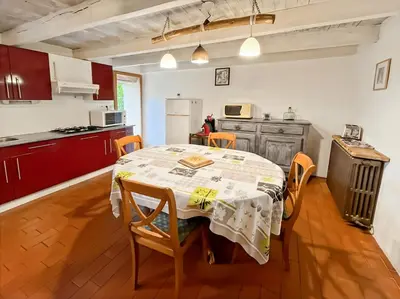 Cuisine ou kitchenette dans l'établissement Maison chaleureuse au coeur de la nature Montignac Lascaux Dordogne 4 pers