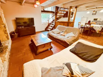 Coin salon dans l'établissement Maison chaleureuse au coeur de la nature Montignac Lascaux Dordogne 4 pers
