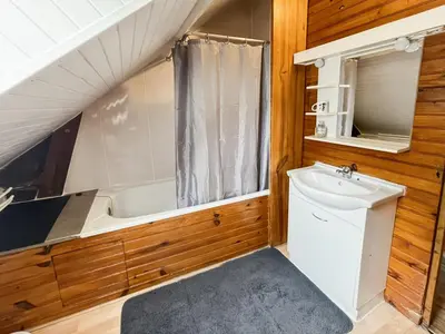 Salle de bains dans l'établissement Maison chaleureuse au coeur de la nature Montignac Lascaux Dordogne 4 pers