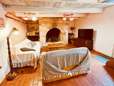 Coin salon dans l'établissement Maison chaleureuse au coeur de la nature Montignac Lascaux Dordogne 4 pers