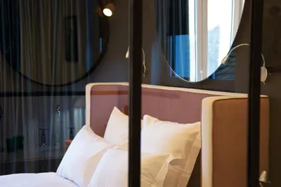 Coin salon dans l'établissement Hôtel & SPA Le Chêne Vert