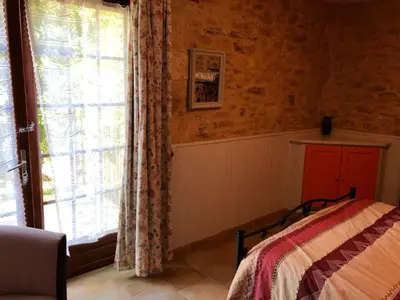 Un ou plusieurs lits dans un hébergement de l'établissement Spacieuse villa à Proissans avec piscine privée