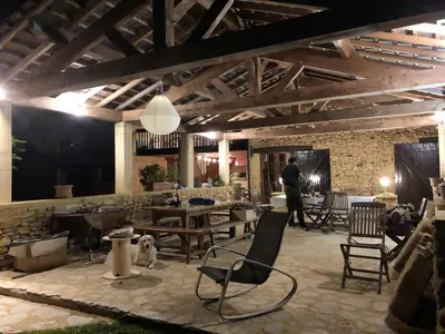 Coin salon dans l'établissement Spacieuse villa à Proissans avec piscine privée
