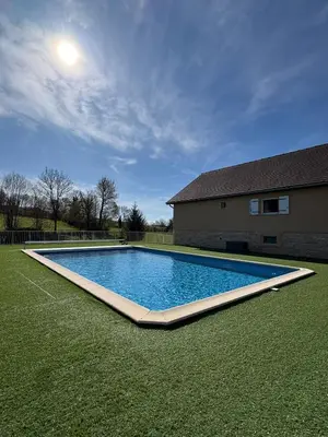 Piscine de l'établissement Studio confortable proche des sites touristiques ou située à proximité
