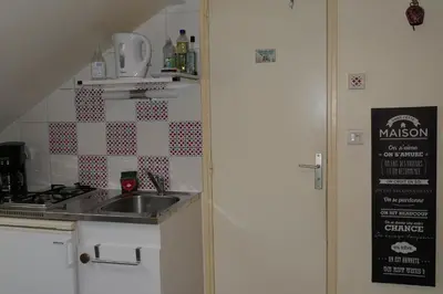 Cuisine ou kitchenette dans l'établissement Location Le Pim's à 