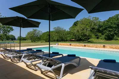 Piscine de l'établissement Luxury 3 Bed Home with Heated Swimming Pool Air Con and Boules Pitch ou située à proximité