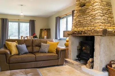 Coin salon dans l'établissement Luxury 3 Bed Home with Heated Swimming Pool Air Con and Boules Pitch