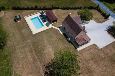 Piscine de l'établissement Luxury 3 Bed Home with Heated Swimming Pool Air Con and Boules Pitch ou située à proximité