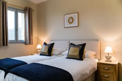 Un ou plusieurs lits dans un hébergement de l'établissement Luxury 3 Bed Home with Heated Swimming Pool Air Con and Boules Pitch