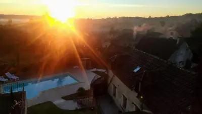 Lever ou coucher de soleil vu de la maison de vacances ou à proximité