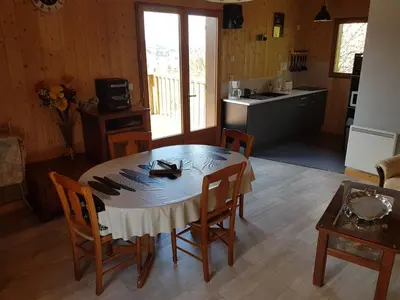 Cuisine ou kitchenette dans l'établissement Chalet montagnard Perce Neige avec terrasse plein sud-5 personnes