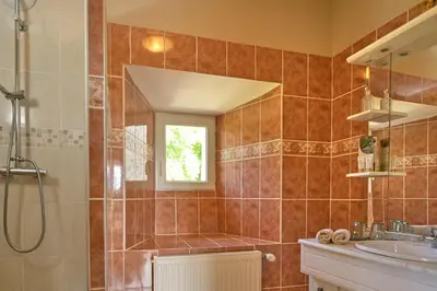 Salle de bains dans l'établissement Domaine du Vidal